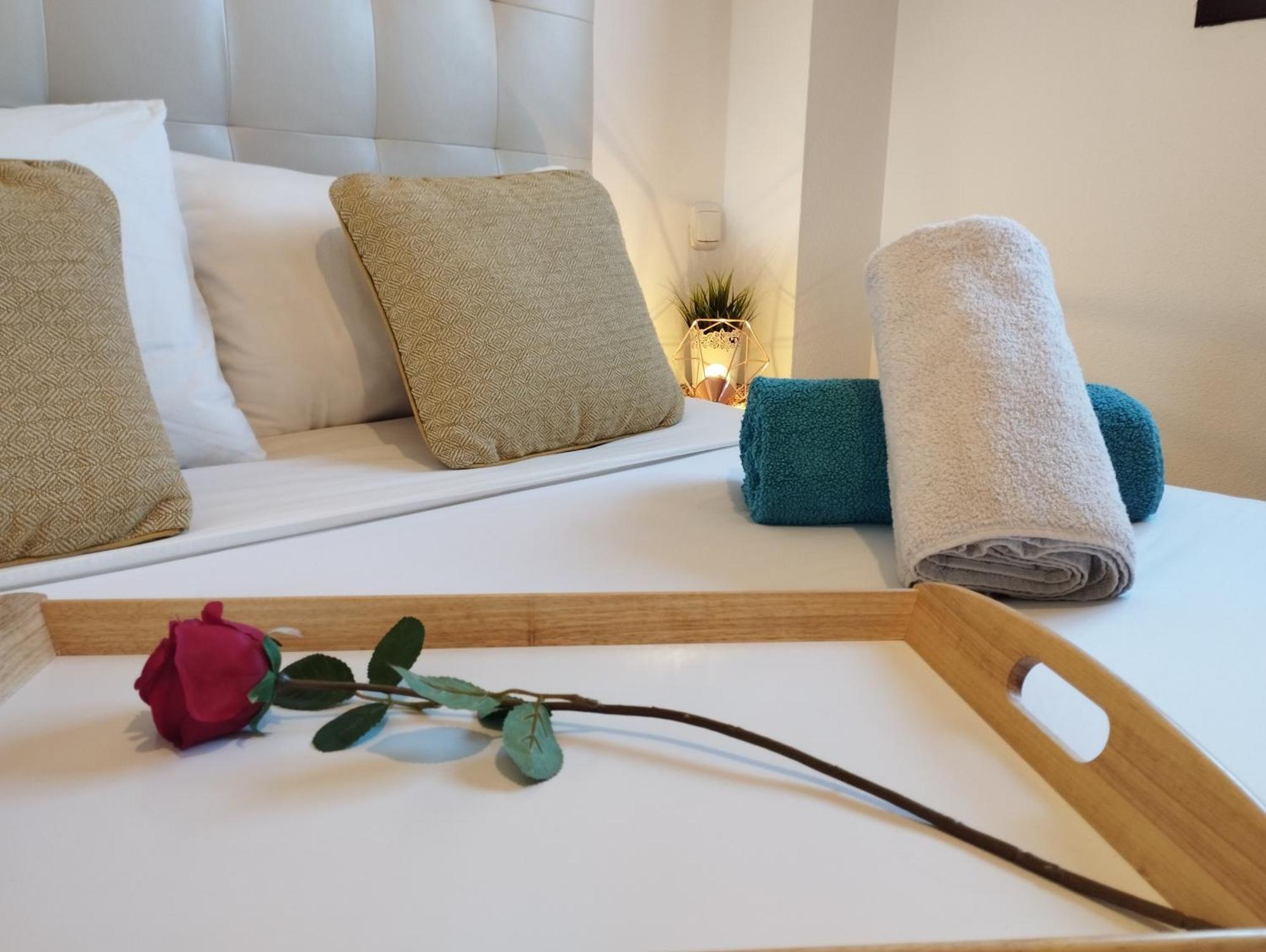 Apartamentos Pirra - Aeropuerto Ifema Madrid Bagian luar foto