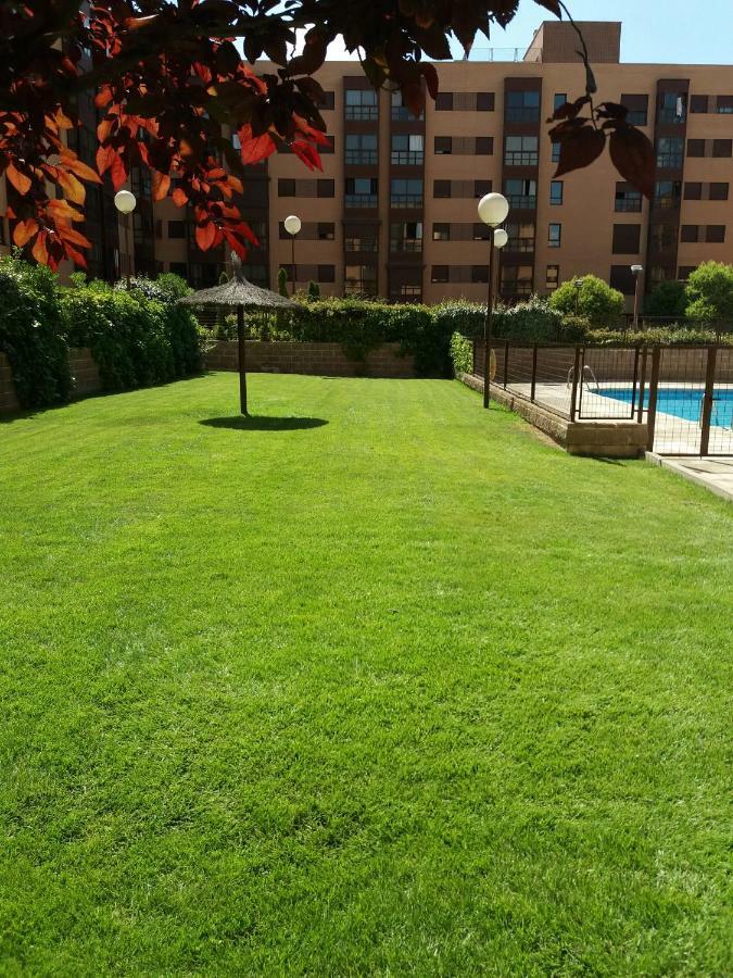 Apartamentos Pirra - Aeropuerto Ifema Madrid Bagian luar foto