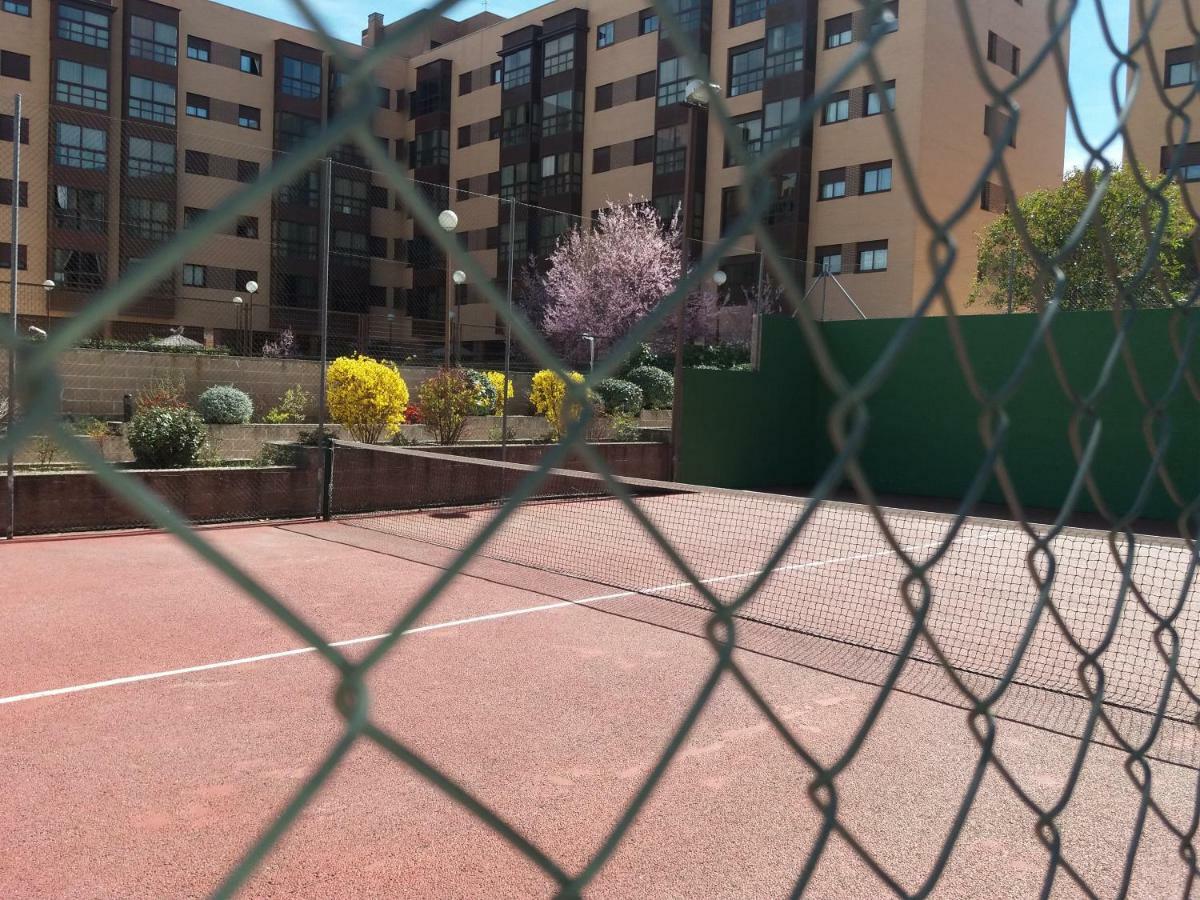 Apartamentos Pirra - Aeropuerto Ifema Madrid Bagian luar foto
